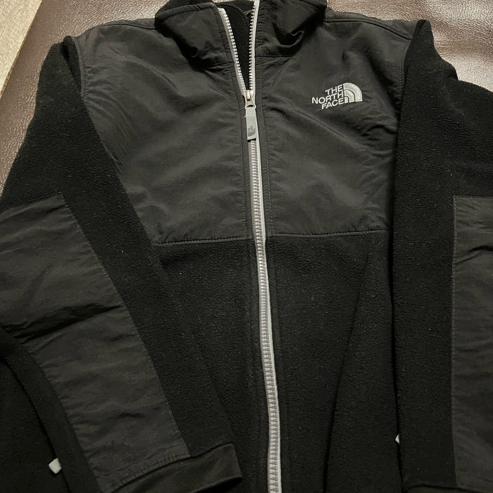 Kids size M (10-12) The North Face Denali Fleece Jacket with Silver Zipper